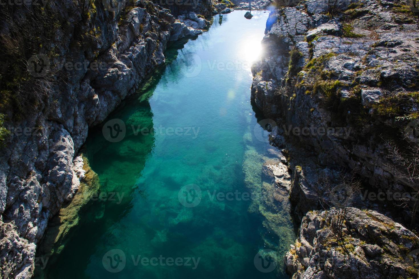 blauwe bergstroom foto