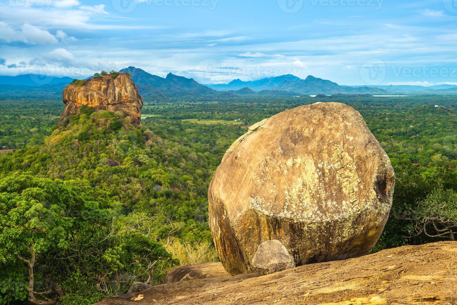 Sigiriya oftewel leeuwenrots, oud fort in Sri Lanka in foto