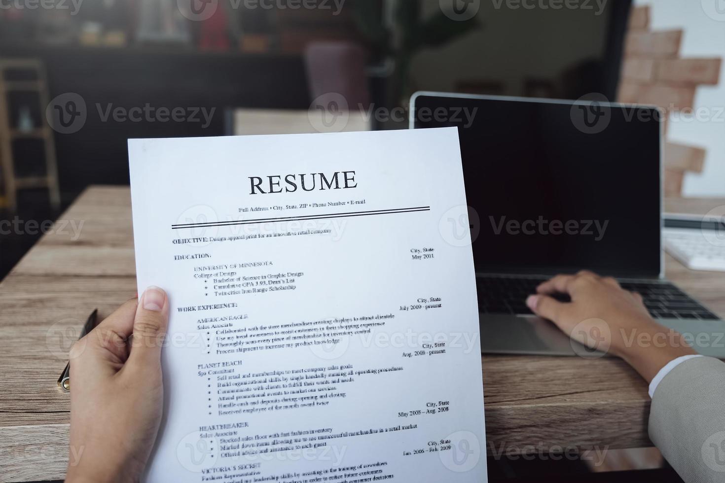 hr audit cv sollicitant papier voor interview foto