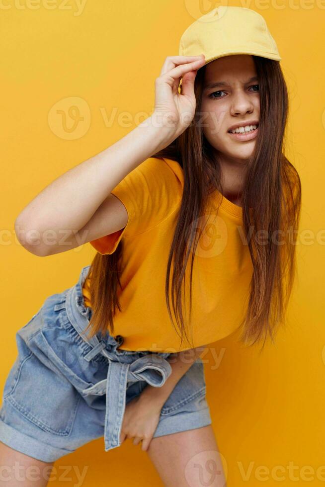 jong mooi vrouw hand- gebaar emoties zomer stijl geïsoleerd achtergrond foto