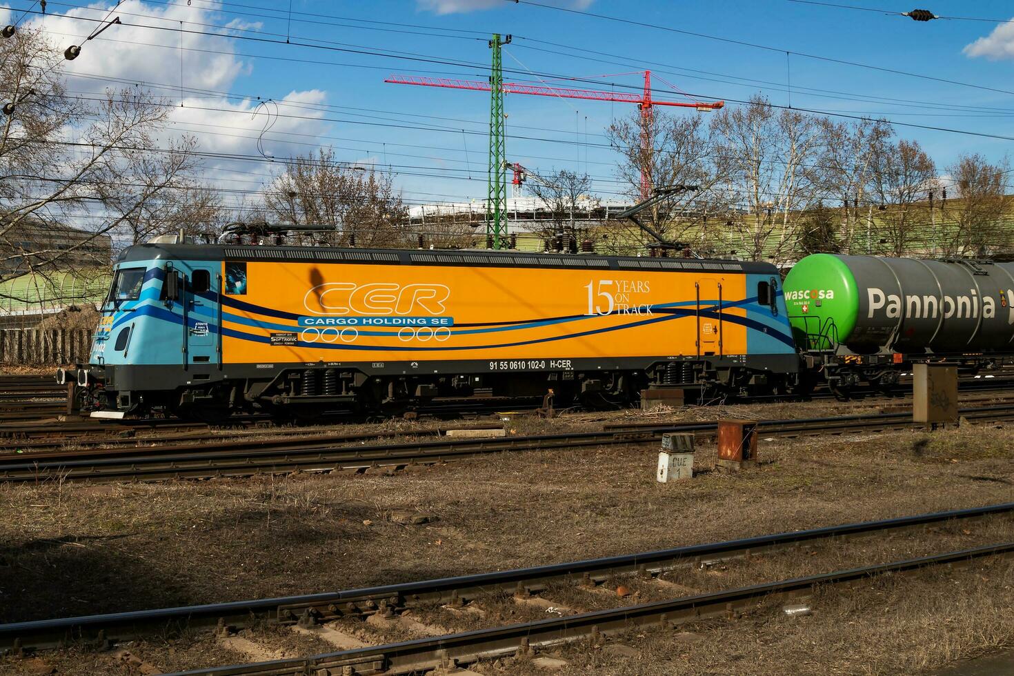 cer lading houden. Internationale trein vervoer. lading vracht wagon Bij trein station. globaal vervoer en Verzenden. foto