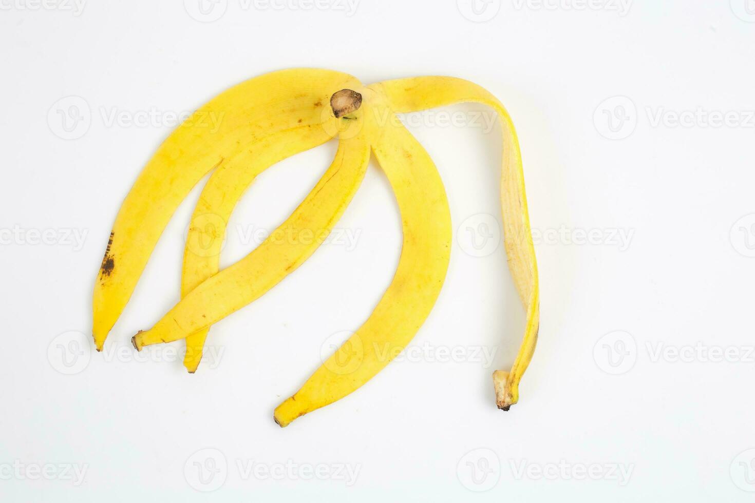 bananenschil op witte achtergrond foto