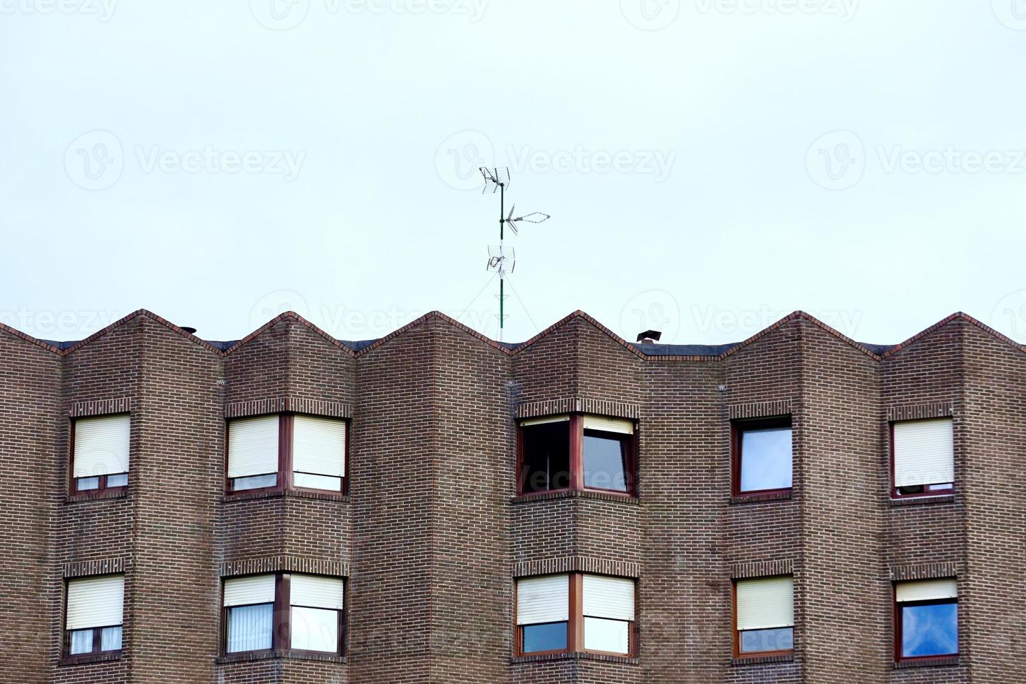 raam op de gevel van het huis foto