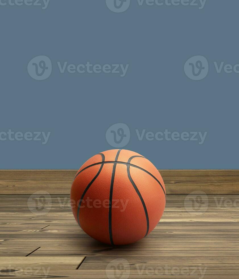 een basketbal met gekleurde muren Aan houten verdieping foto