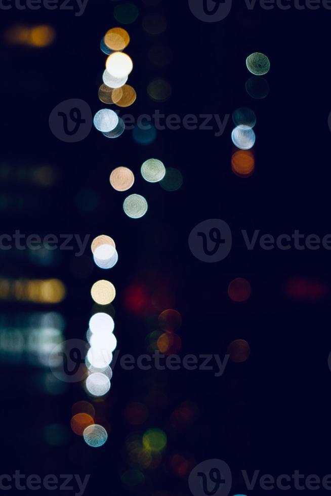veelkleurige bokehlichten 's nachts foto