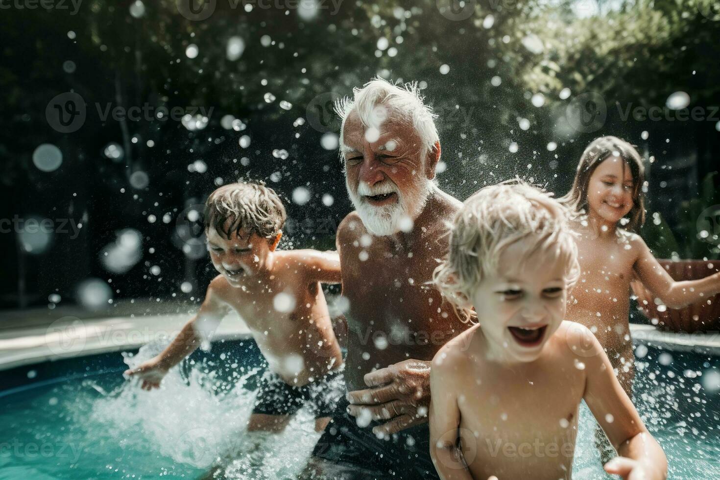 gelukkig opa en kleinkinderen genieten tijd samen, ze spatten in zwembad. positief senior uitgeven tijd met zijn kleinkinderen. meerdere generaties familie. Vrolijk, actief pensioen. generatief ai. foto