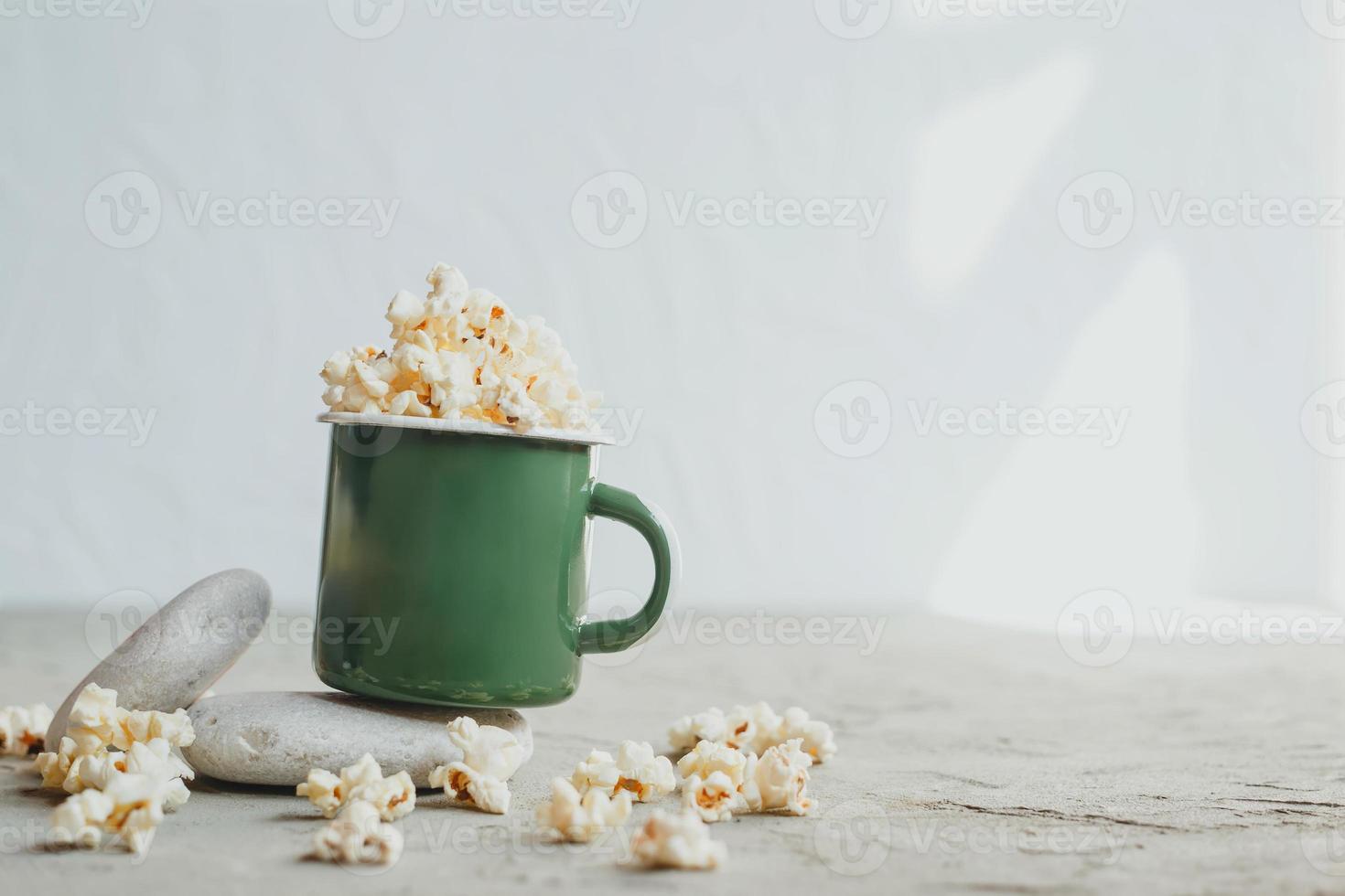 heerlijke gezouten popcorn foto