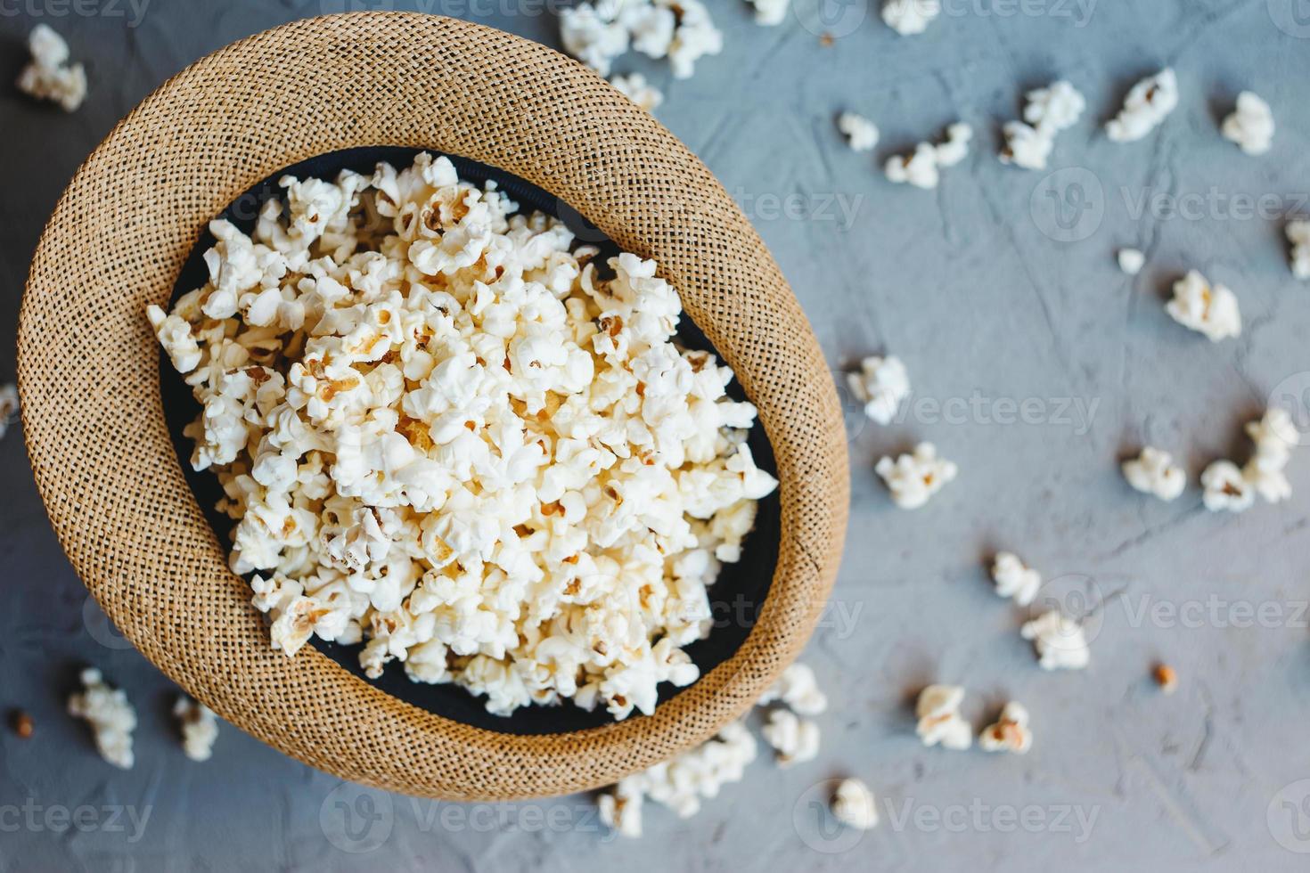 heerlijke gezouten popcorn foto