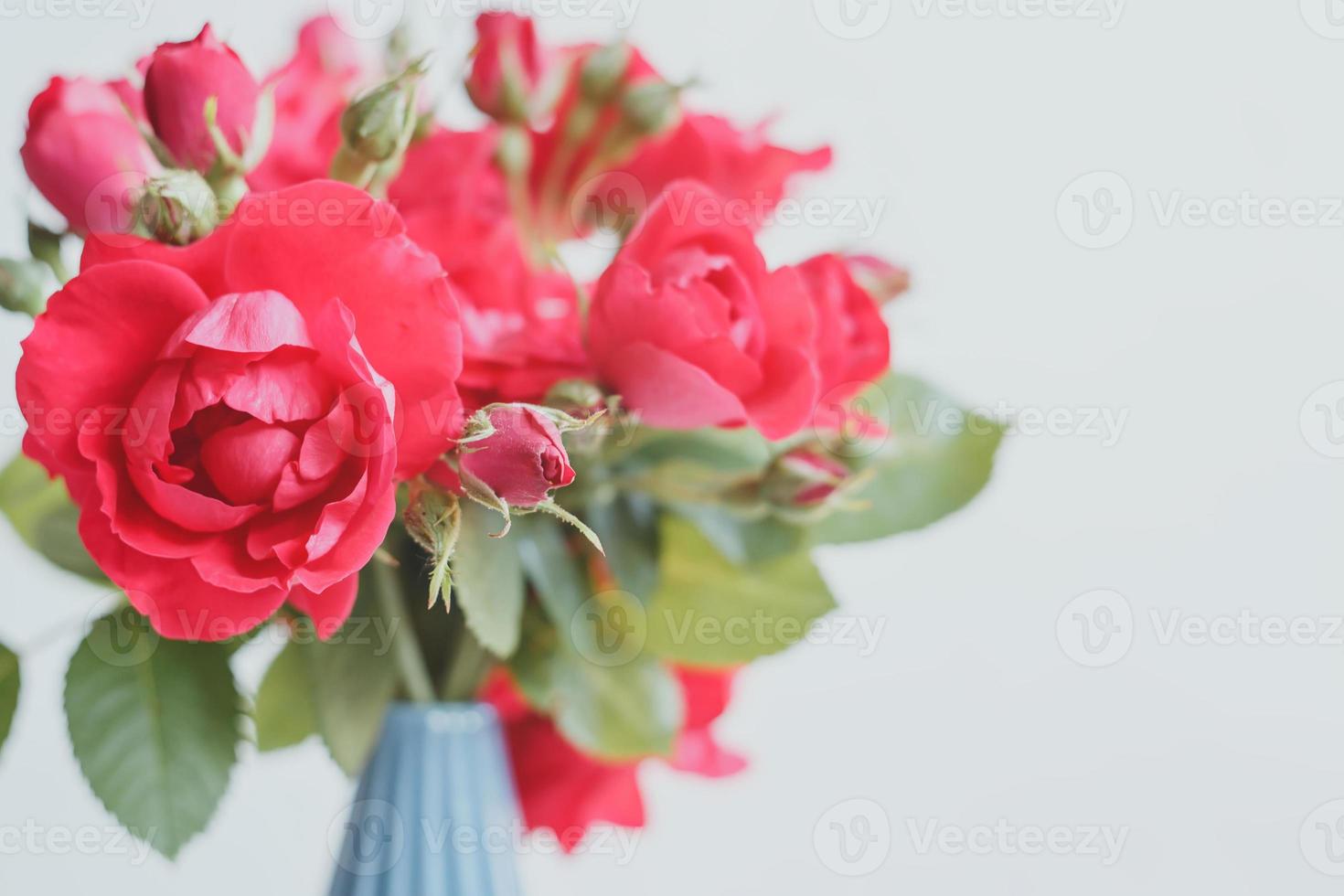 boeket rode rozen foto