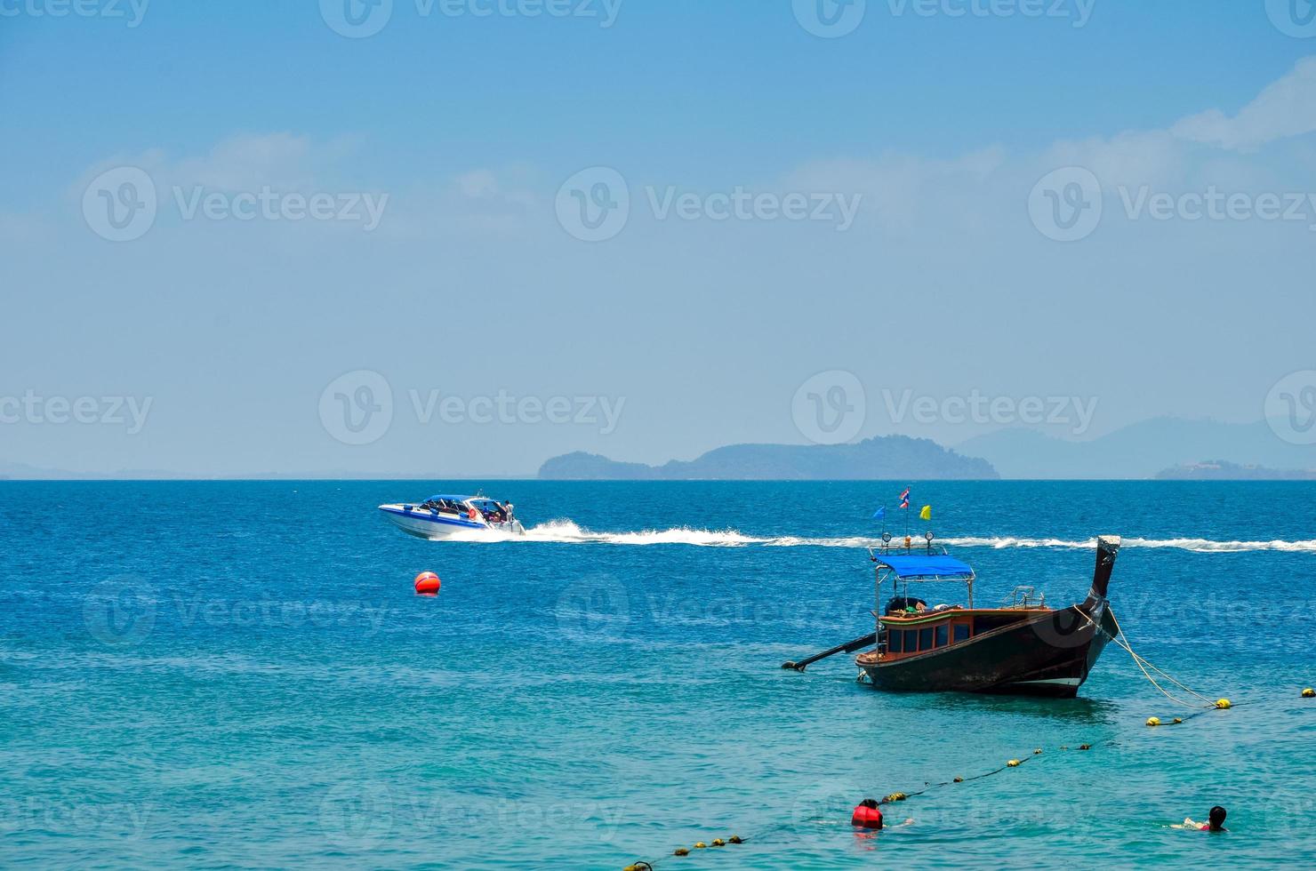 cruiseschip tropisch strand phuket thailand andamanzee foto