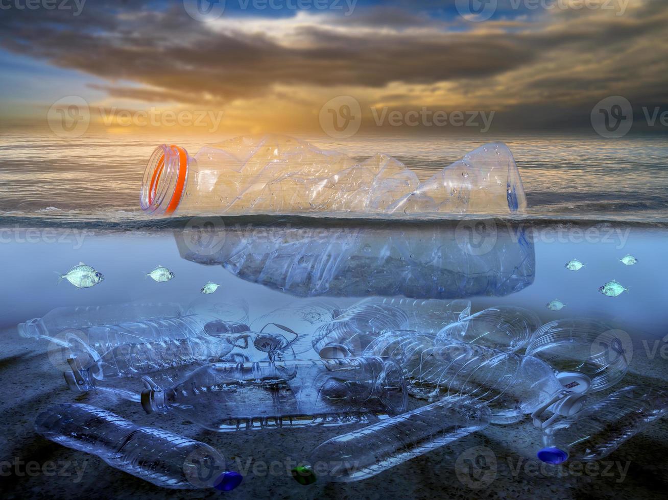 plastic afval op het strand, de zee, het concept van natuur- en milieubehoud foto