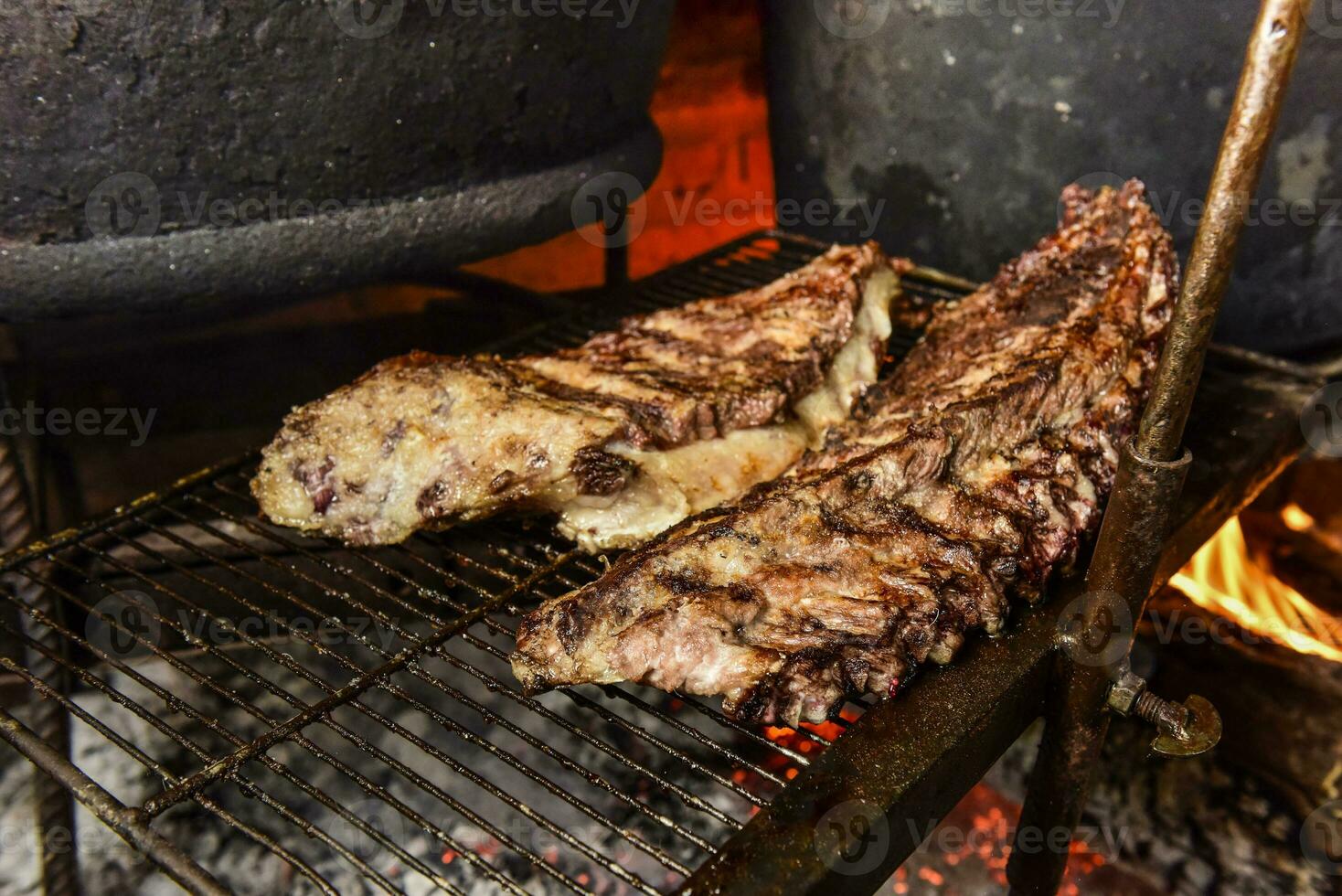 varken ribben barbecue , Patagonië, Argentinië foto