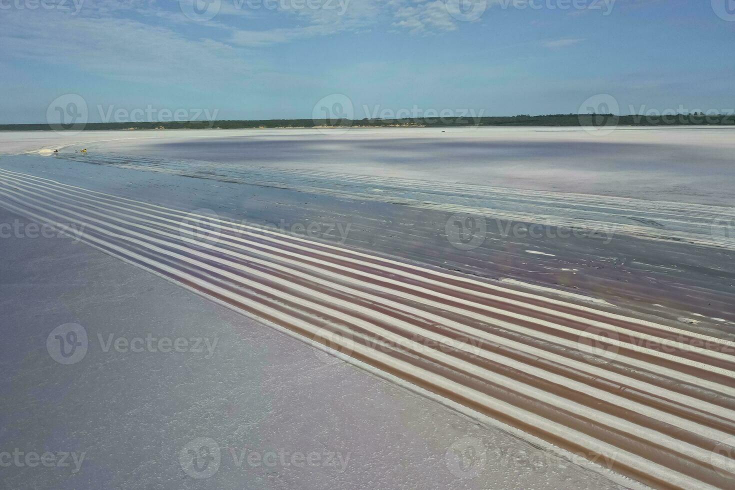 zout oogst in zout lagune de mijne, salinas grandes de hidalgo, la pampa, Patagonië, Argentinië. foto
