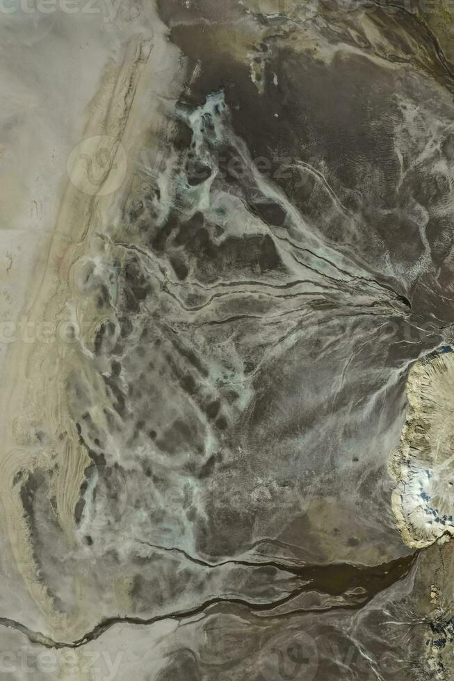 zoutoplossing lagune in pampa landschap, la pampa provincie, Patagonië, Argentinië. foto