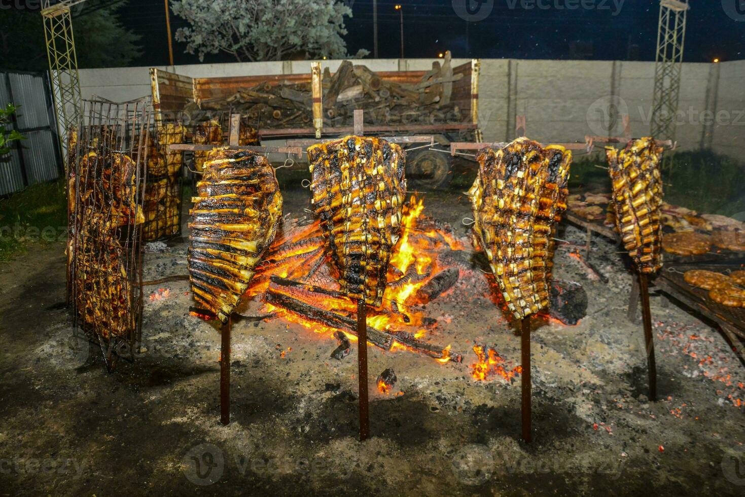 barbecue koe ribben, traditioneel Argentijns gebraden foto