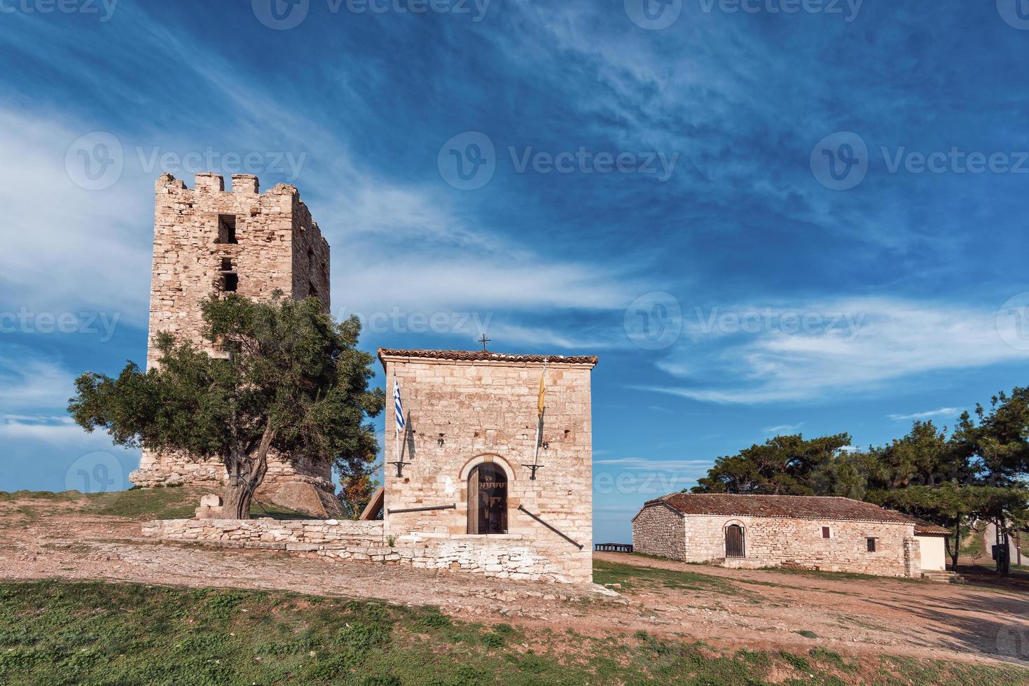 Byzantijnse toren, Nea Fokea, kassandra, Griekenland. mooie Byzantijnse toren bij zonsondergang, kassandra, griekenland. foto