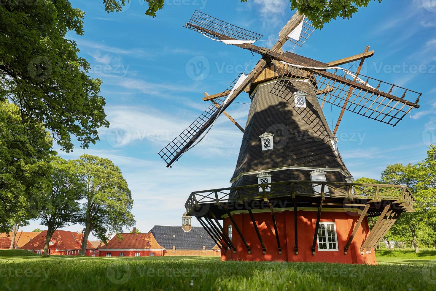 windmolen in het historische fort kastellet in kopenhagen, denemarken foto