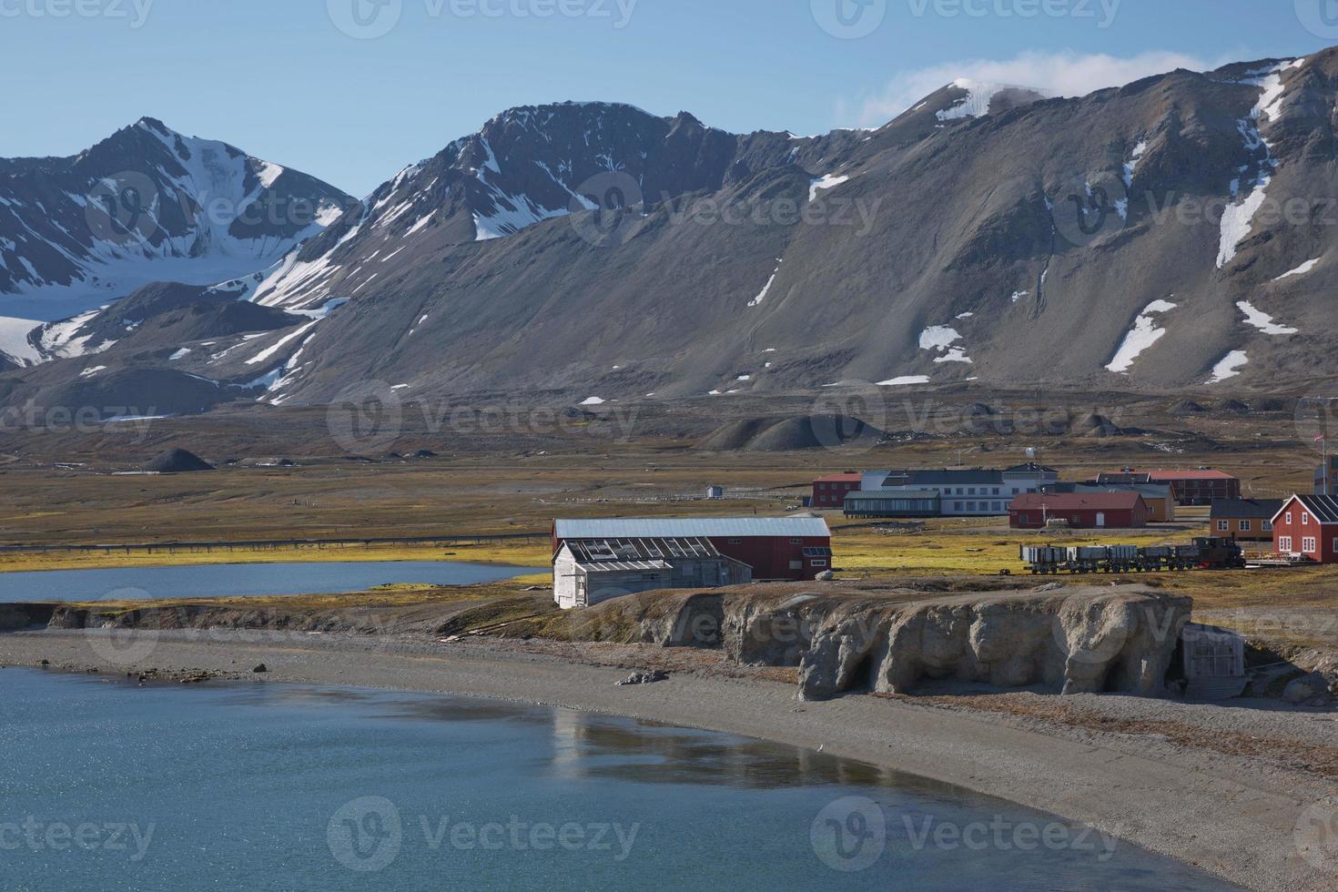 de stad ny alesund in svalbard, noorwegen foto