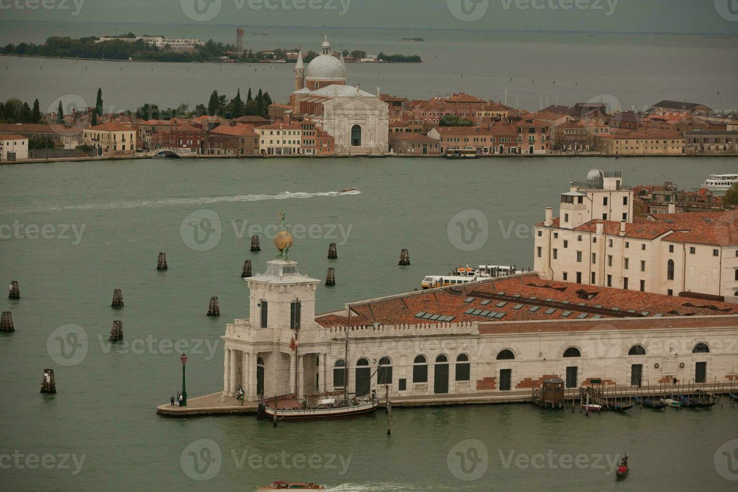 Venetië, een betoverend stad in Italië, vol van geschiedenis en middeleeuws architectuur. foto