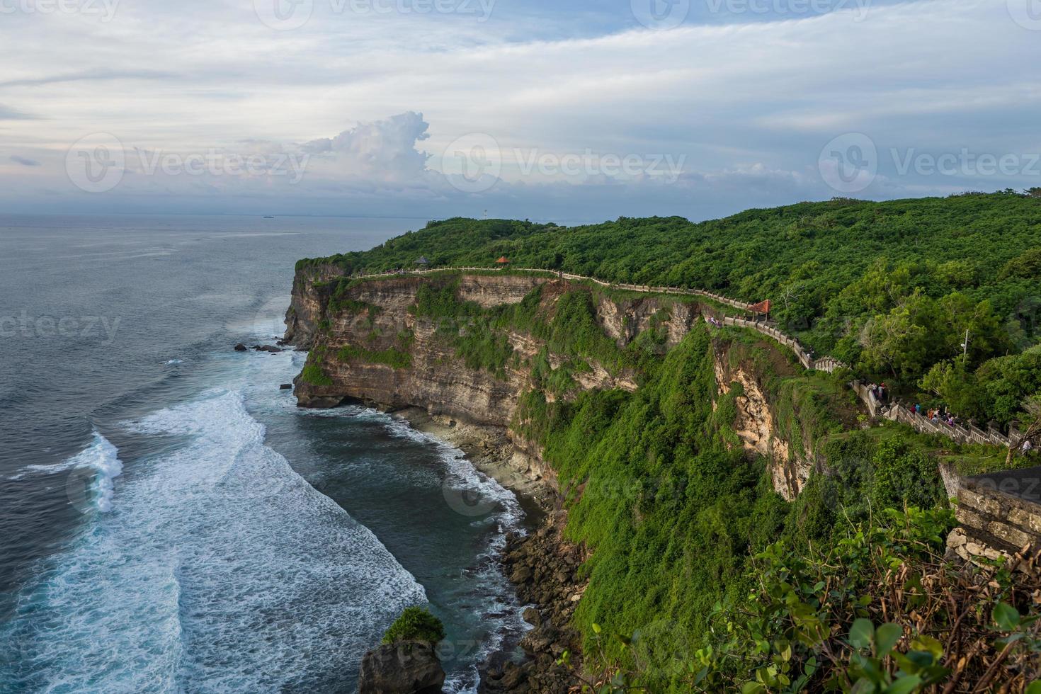 het uluwatu-tempelgebied in bali foto