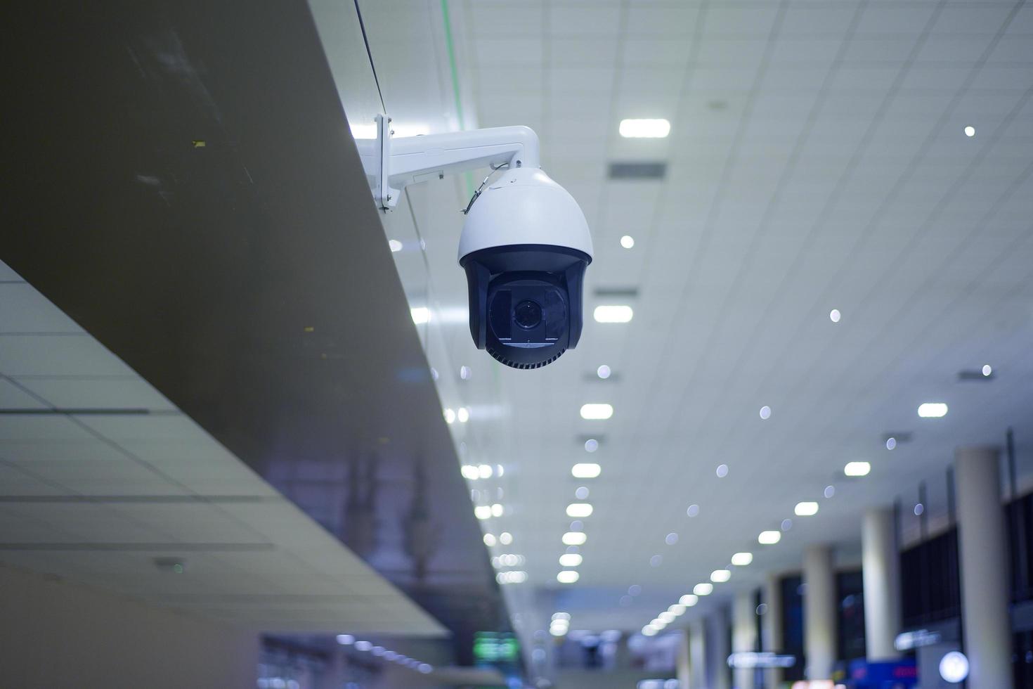 beveiligingscamera op luchthaven foto