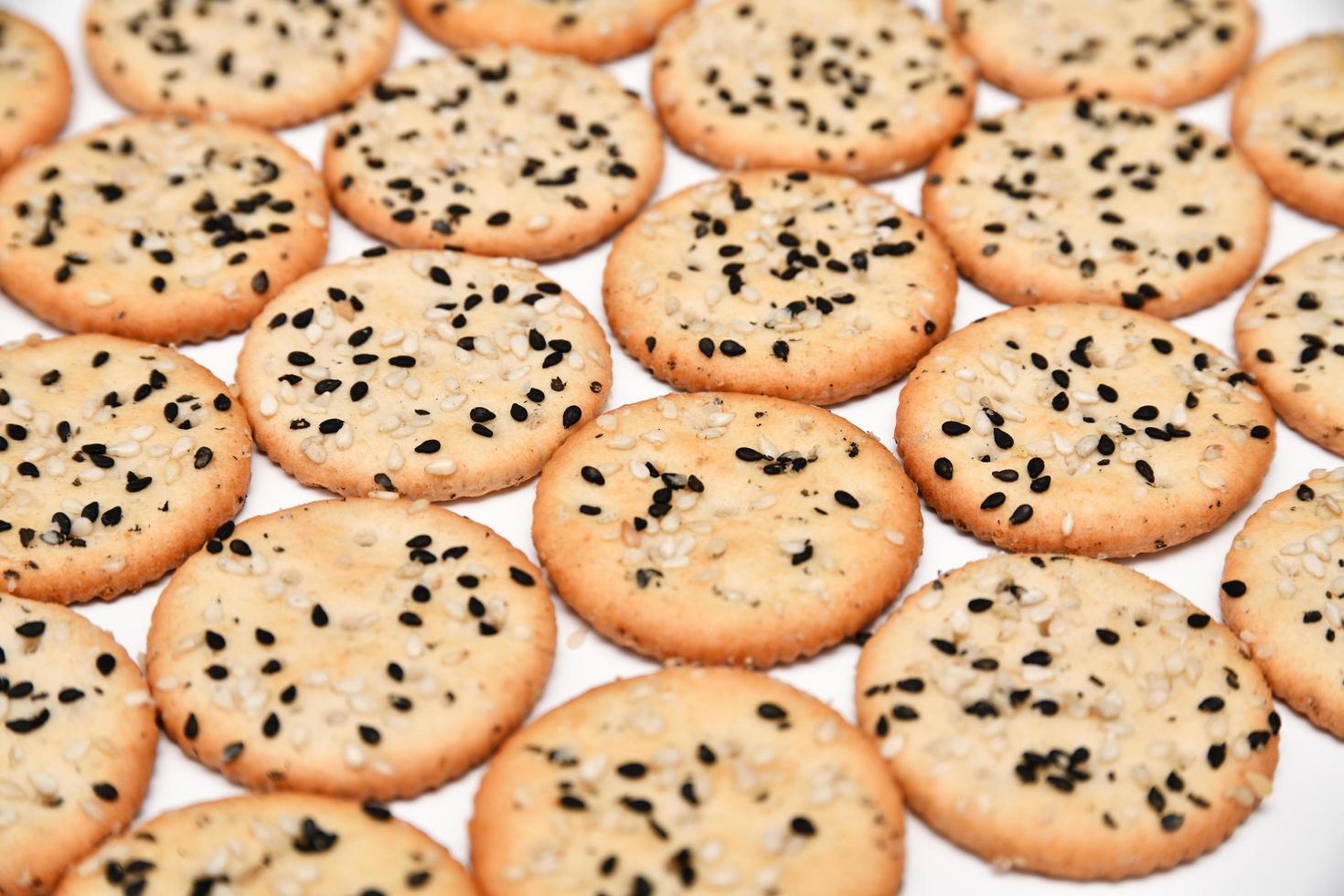 crackers met sesamzaadjes foto