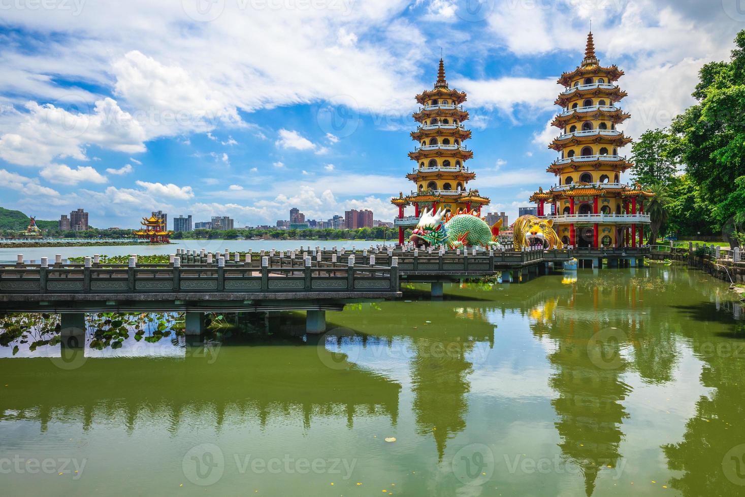 draak tijger toren in kaohsiung, taiwan foto