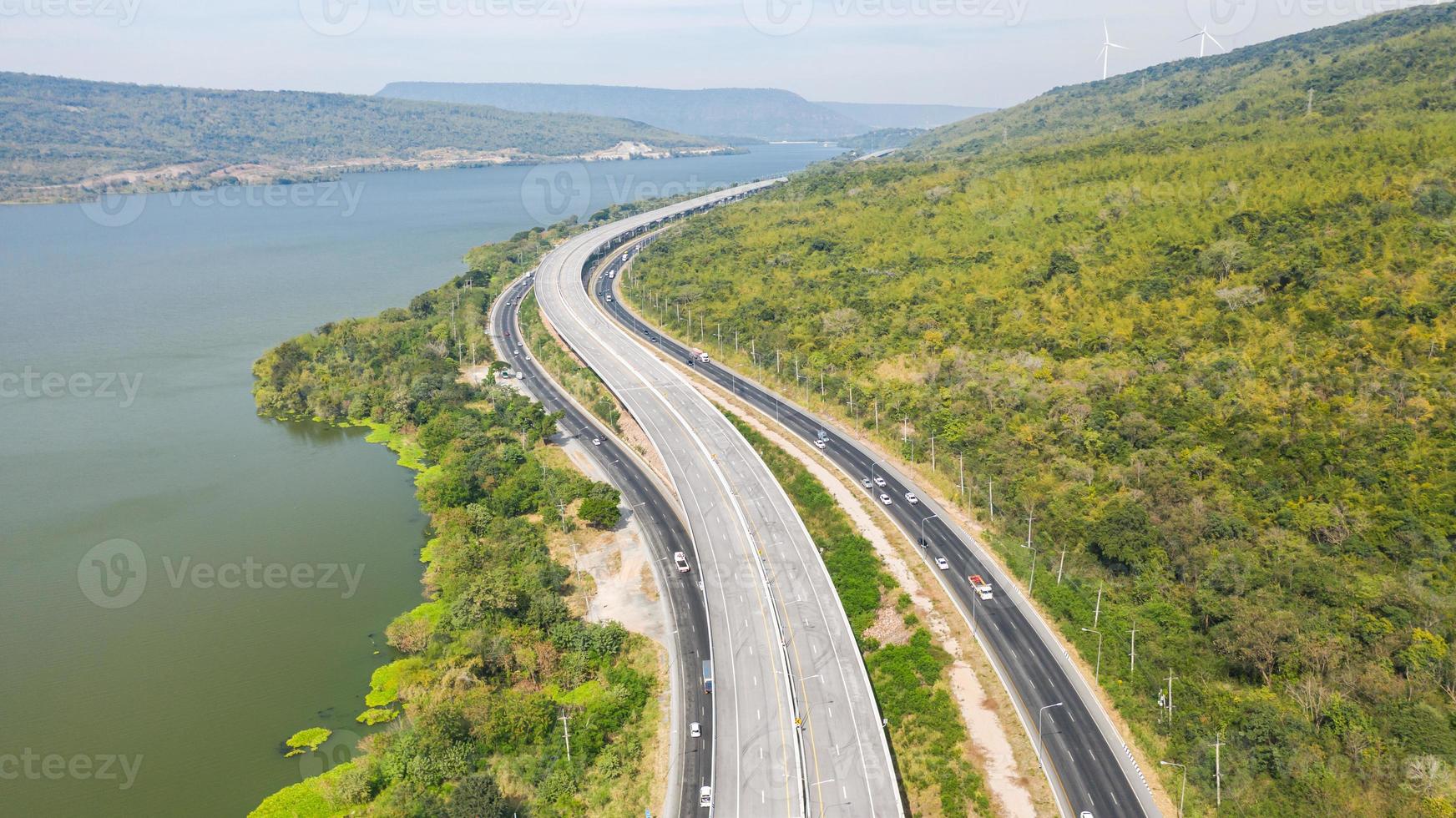 schilderachtige luchtfoto van grote snelweg foto