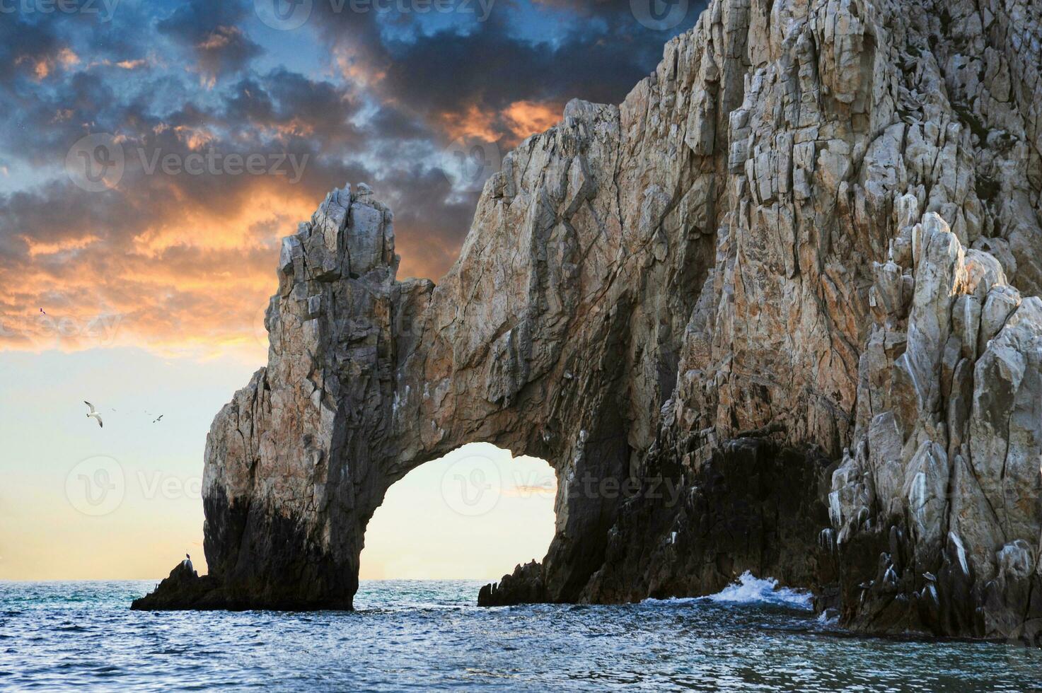 t cabo san lucas, baja Californië, Mexico, een beroemd rots vorming bekend net zo de cabo san lucas boog mei worden gevonden. foto