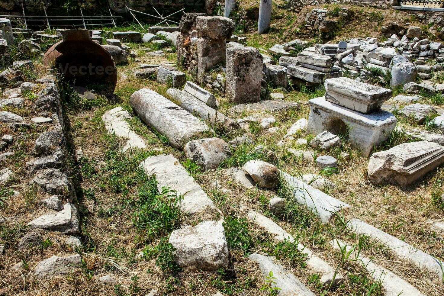 detail van de oude ruïnes Bij de Romeins agora gelegen naar de noorden van de acropolis in Athene foto