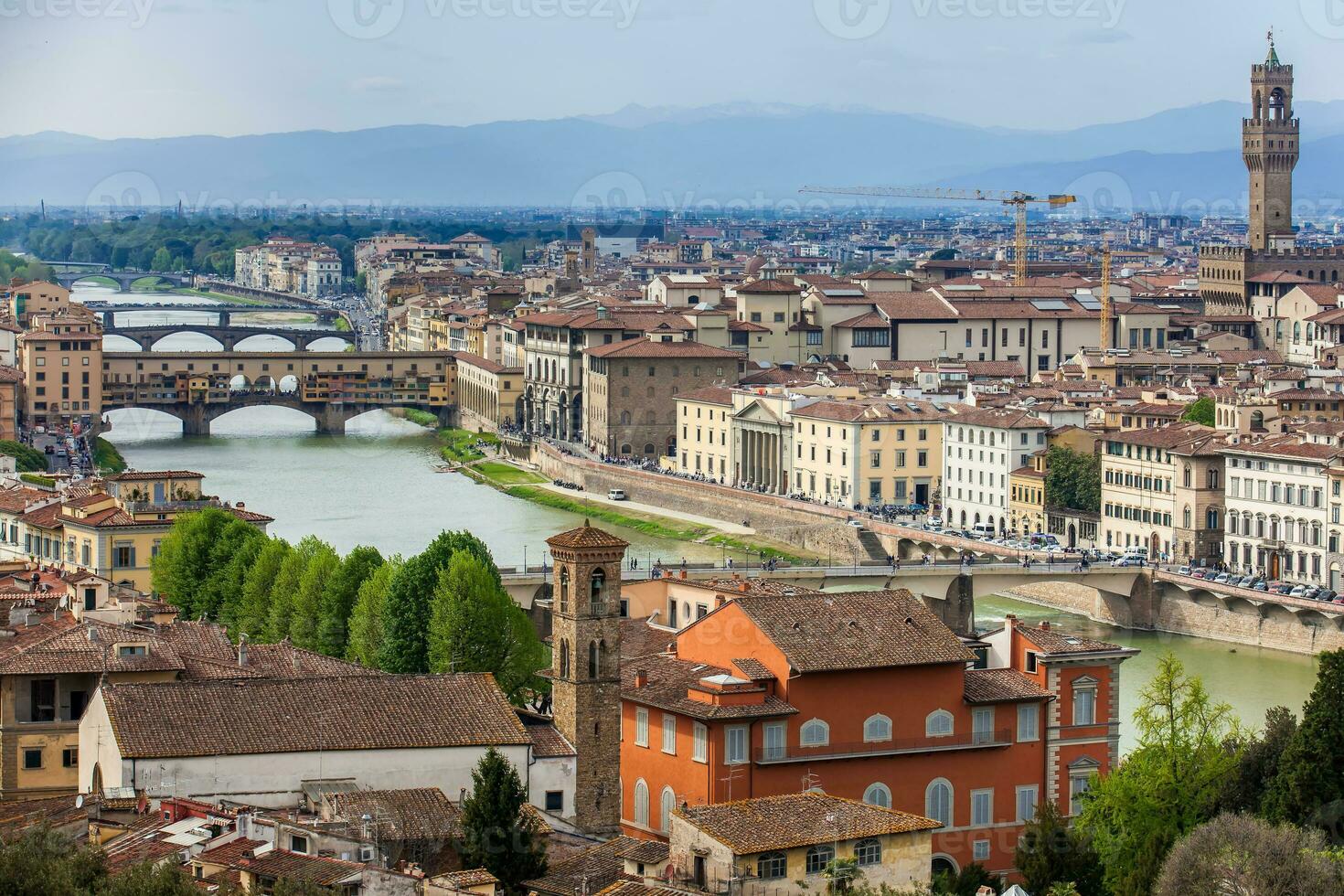 visie van Ponte vecchio en de mooi stad van Florence van michelangelo plein foto