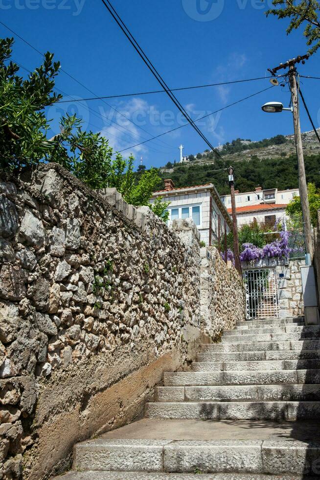 de mooi steil steegjes van Dubrovnik stad foto