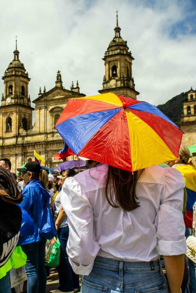 bogotá, Colombia, juni 2023, vredig protest marsen tegen de regering van gustav petroleum gebeld la marcha de la burgemeester foto