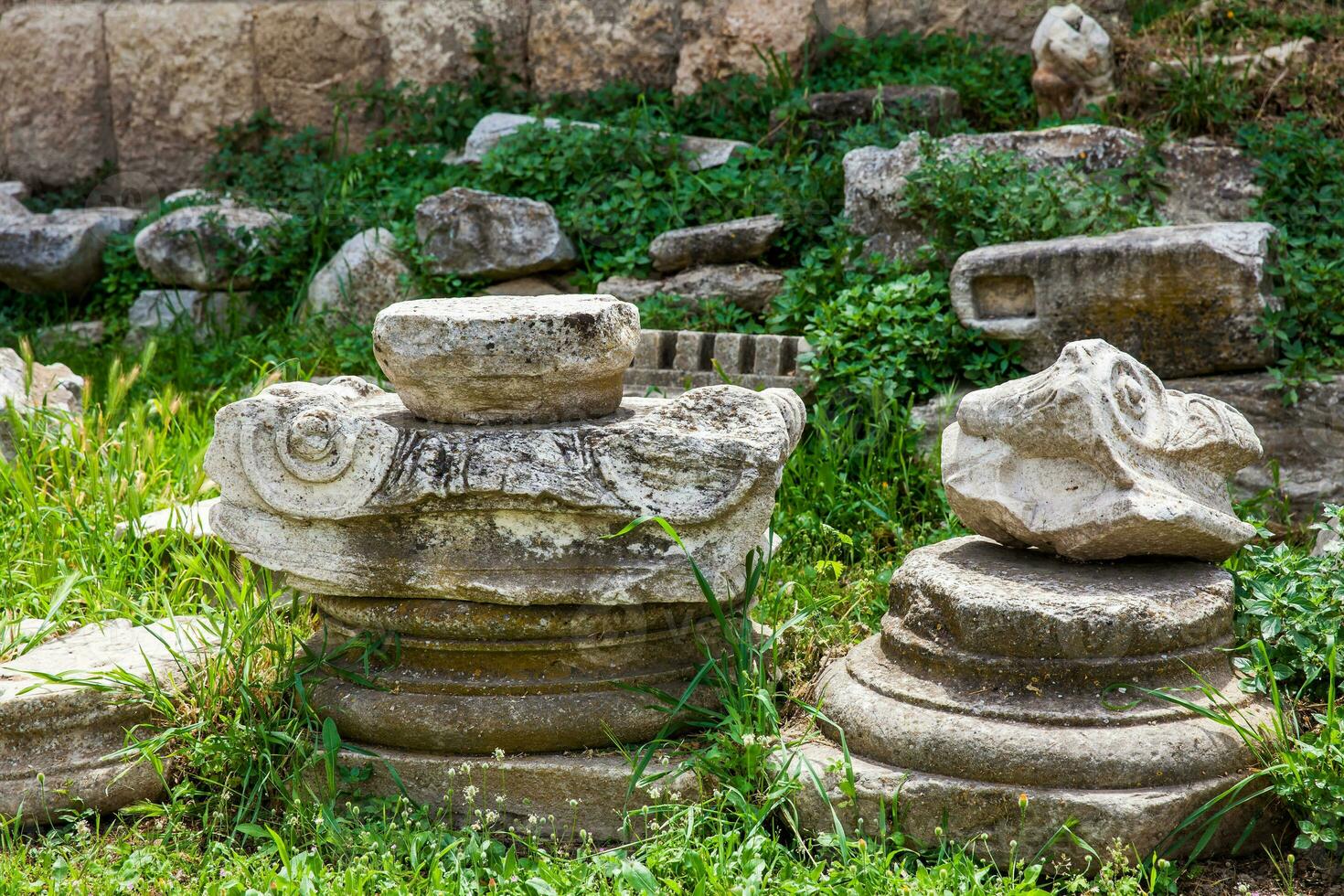 detail van de oude ruïnes Bij de Romeins agora gelegen naar de noorden van de acropolis in Athene foto