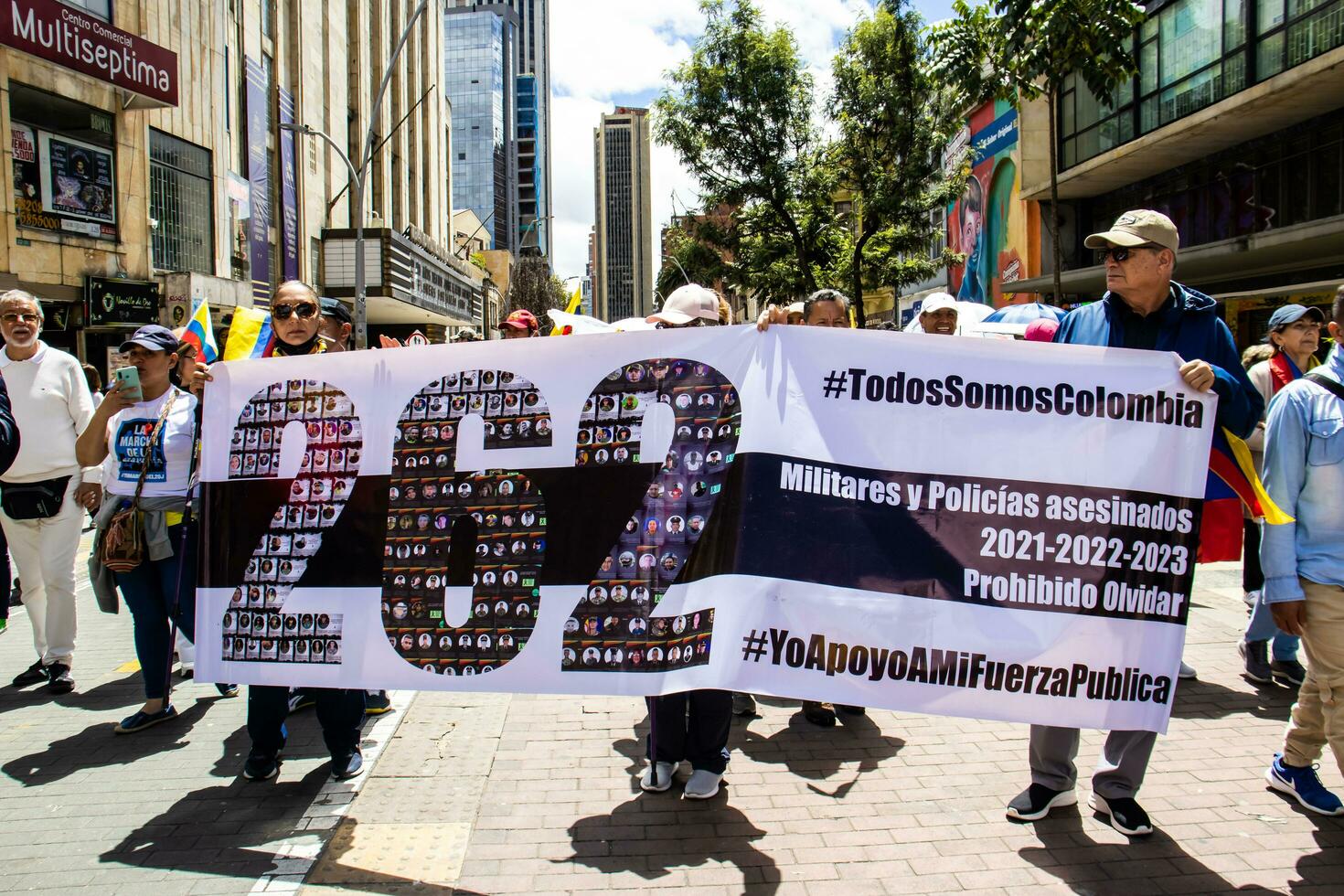 bogotá, Colombia, juni 2023, vredig protest marsen tegen de regering van gustav petroleum gebeld la marcha de la burgemeester foto