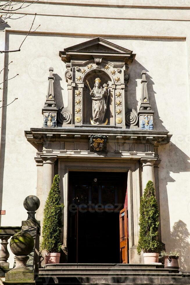 ongeschoeid karmeliet kerk van onze dame zegevierend ook gebeld altaar van de zuigeling Jezus van Praag in mala strana Bij oud stad- in Praag foto