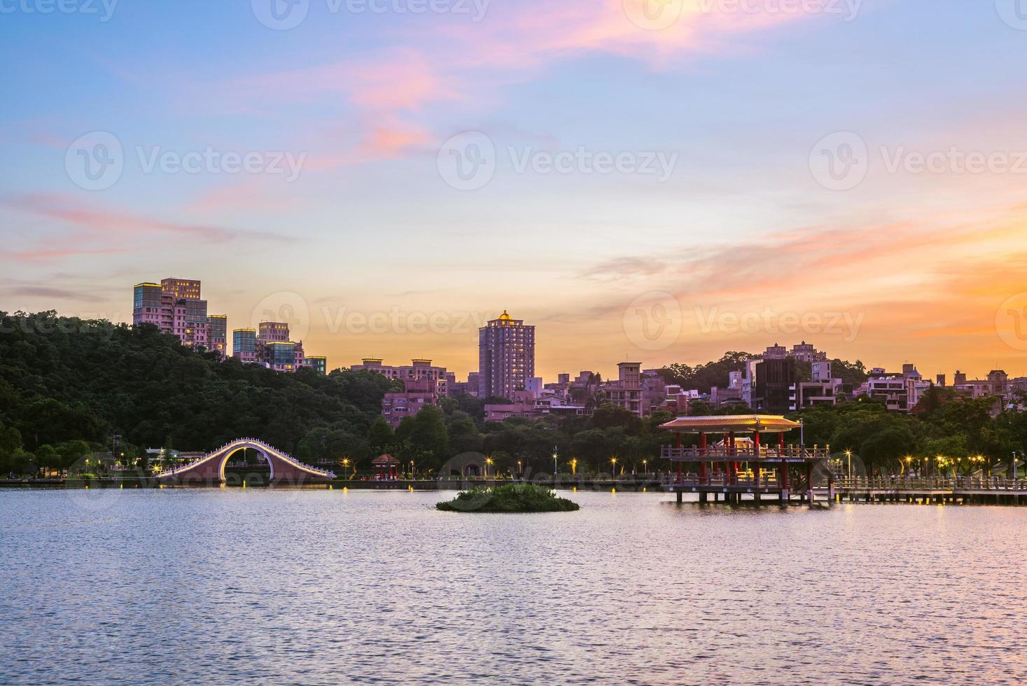 landschap van dahu park in taipei, taiwan foto