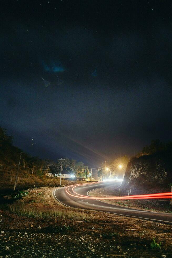 nacht weg in de Indonesië foto