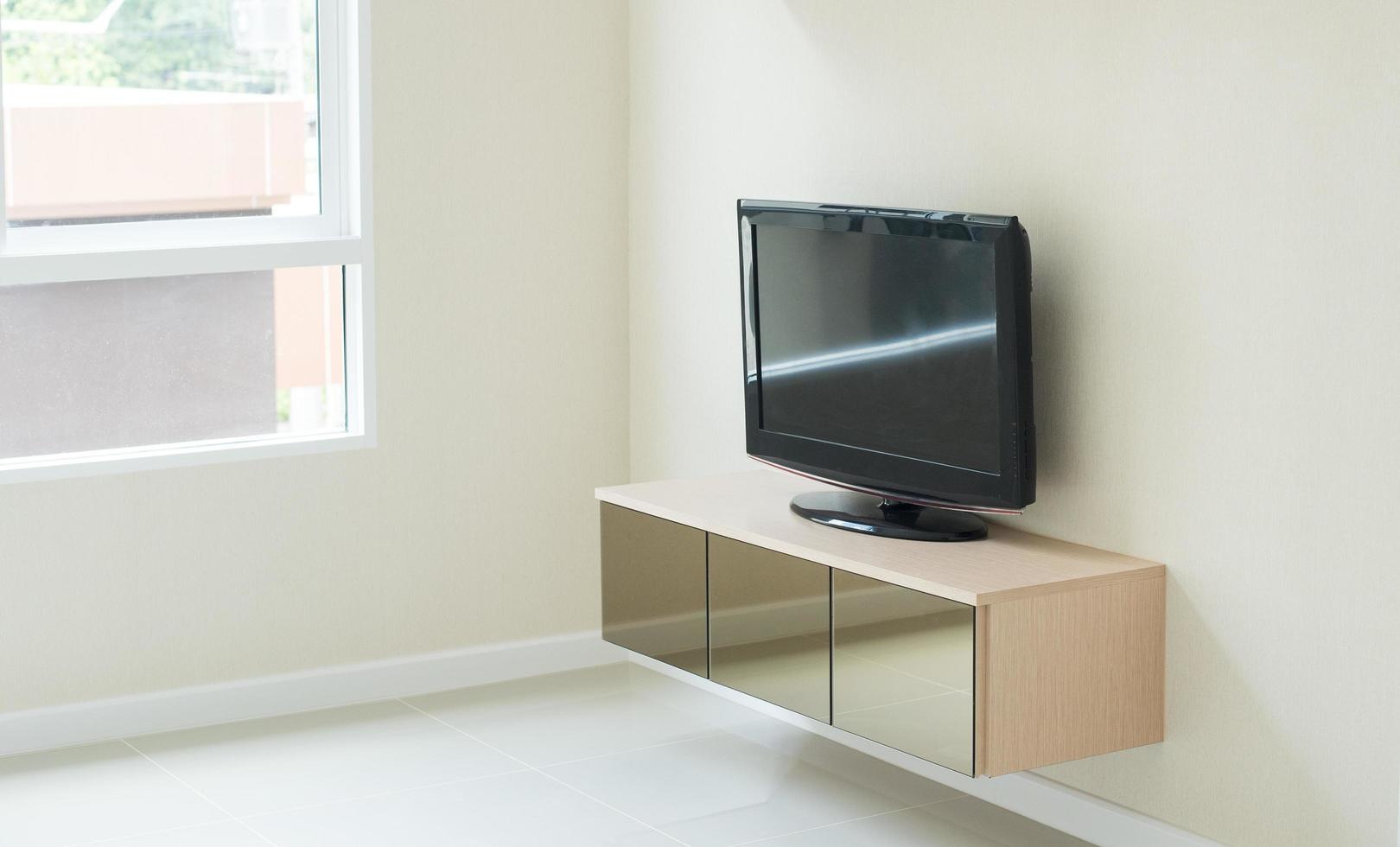 moderne woonkamer - muur met tv foto