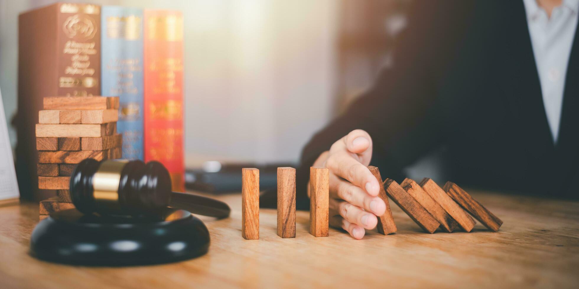 bescherming en risico beheer, financieel risico beheer ,bedrijf investering haalbaarheid beoordeling, bescherming van bedrijf belangen ,schuld bescherming , financieel balans ,verzekering planning foto