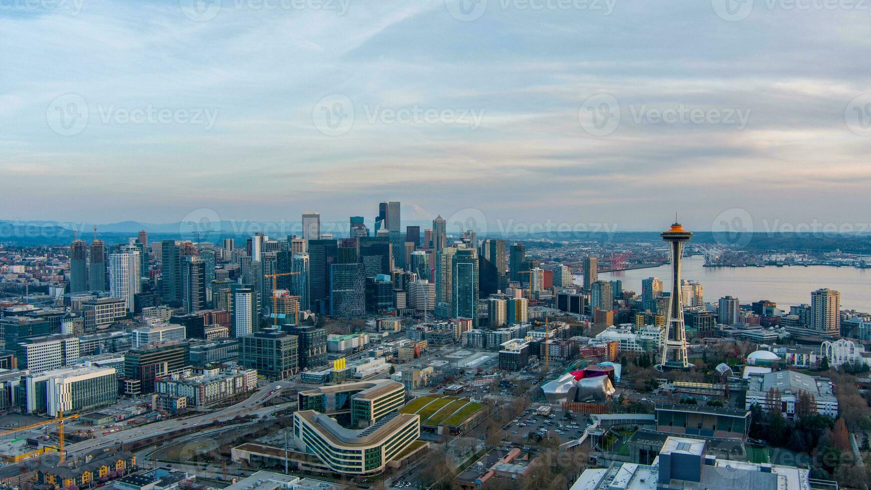 Seattle, Washington horizon Bij zonsondergang foto