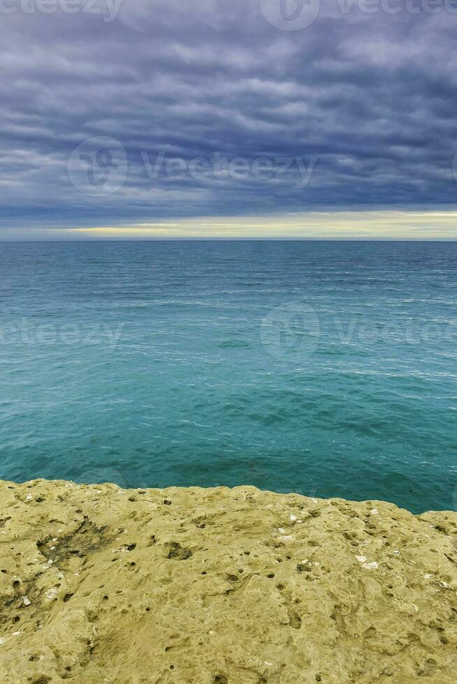 kust- landschap met kliffen in schiereiland valdes, wereld erfgoed plaats, Patagonië Argentinië foto