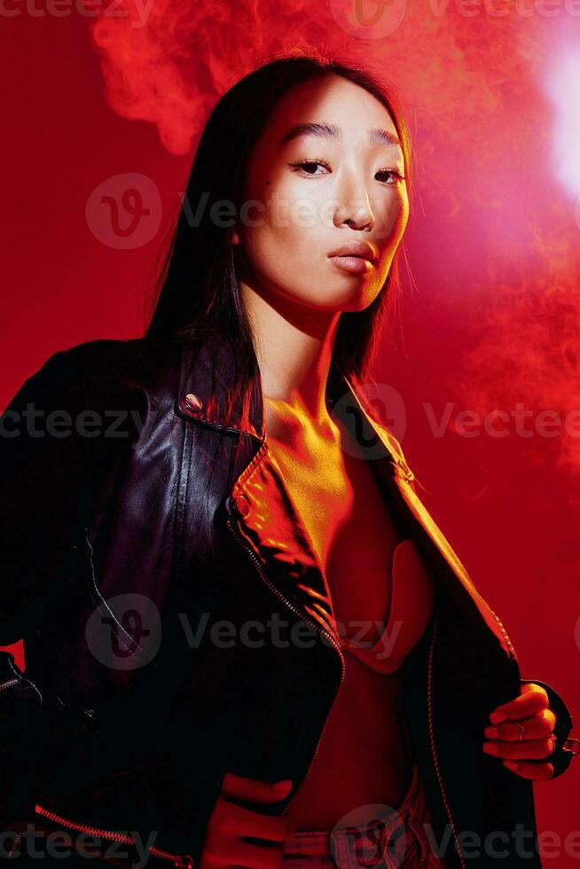portret vrouw mode kleurrijk licht concept dame wazig neon kunst rood modieus foto