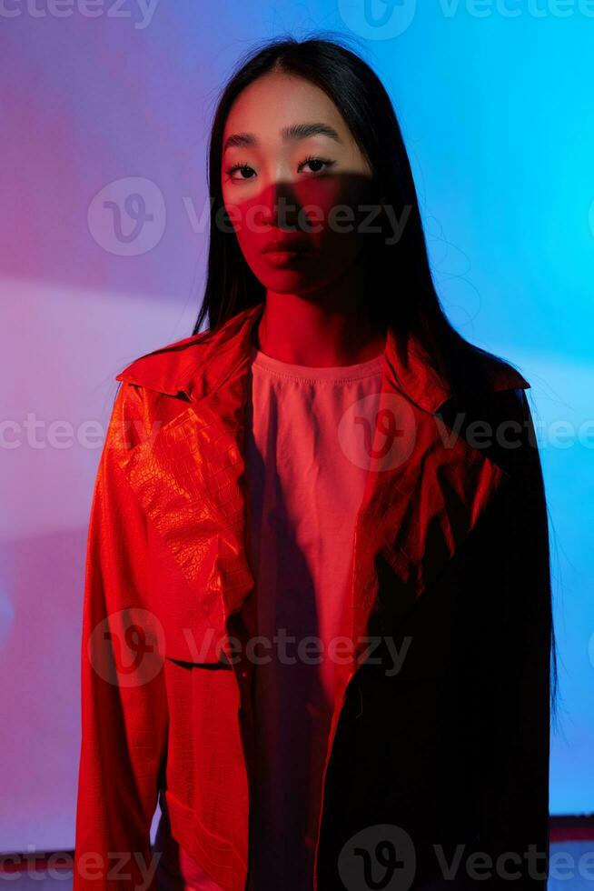 vrouw rook concept portret modieus kleurrijk neon foto