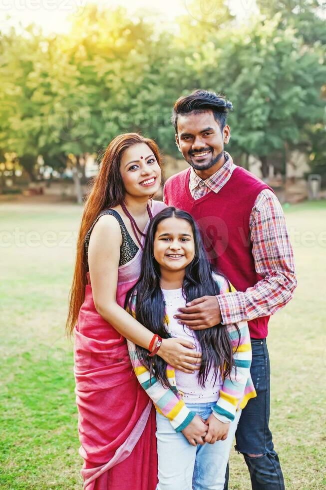 mooi Indisch familie uitgeven tijd samen foto