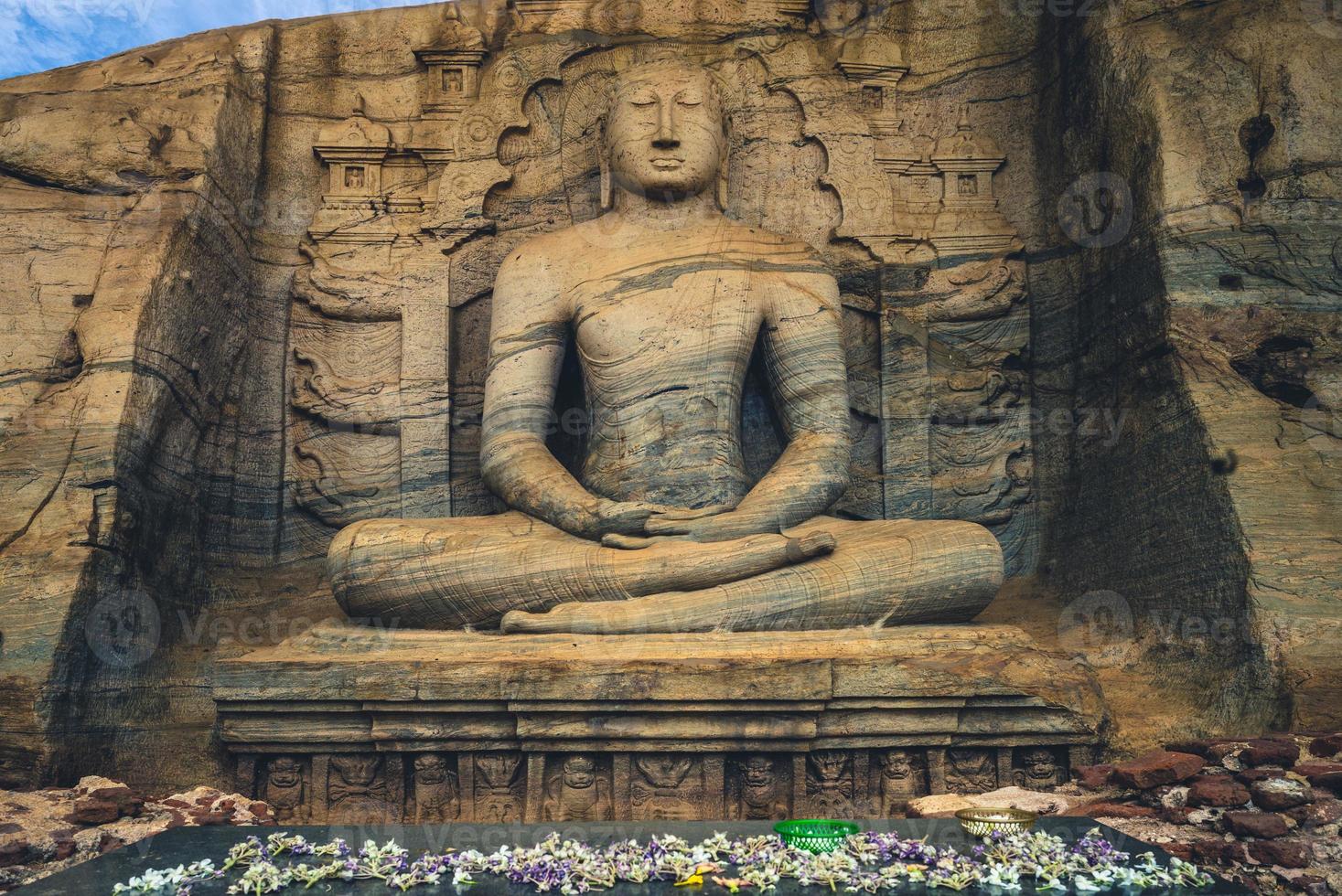 boeddhabeeld in gal vihara, polonnaruwa, sri lanka foto