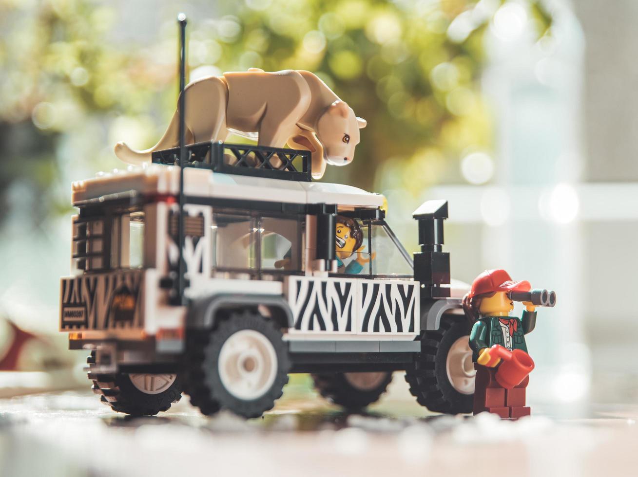 warschau 2020 - lego minifiguren op safari foto