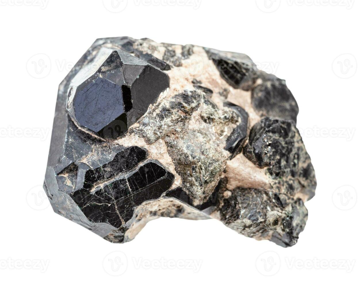 zwart spinel Kristallen Aan diopside Matrix geïsoleerd foto