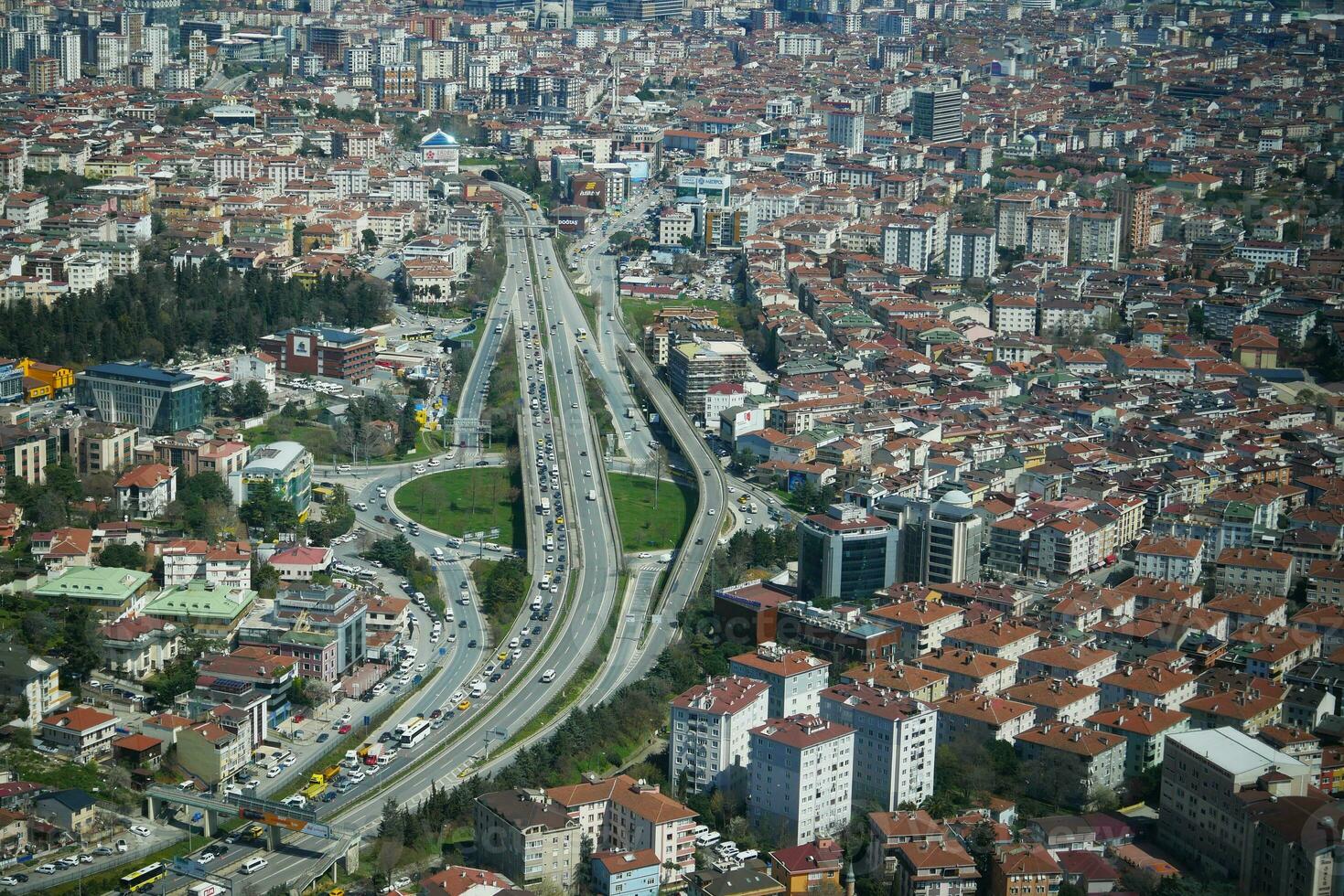 snelweg weg multilevel knooppunt in Istanbul foto