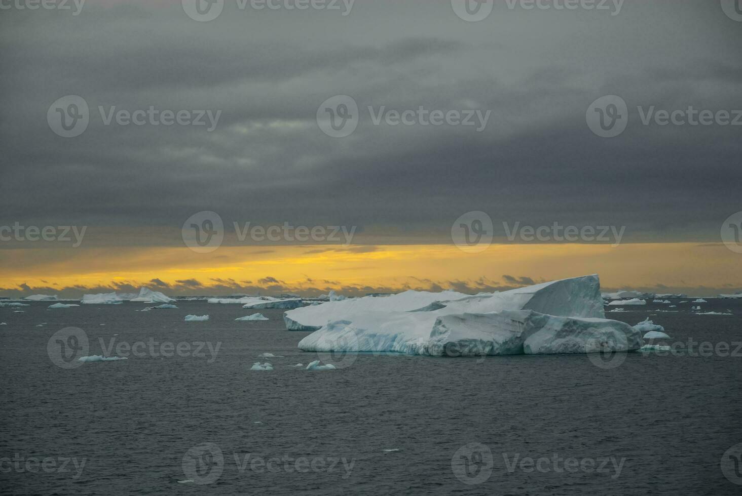 ijs landschap van de antarctisch sector, in de buurt de paulet eiland foto